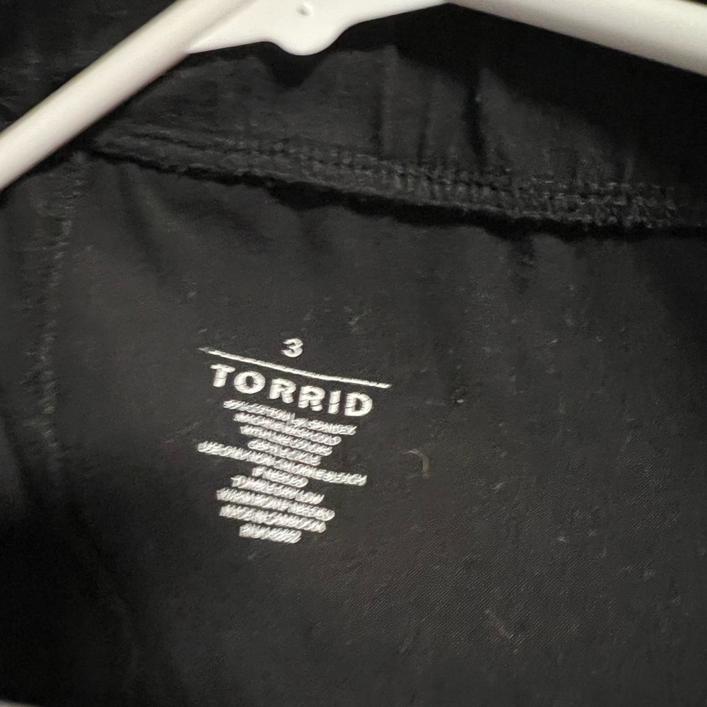 Size 3 torrid capri leggings and regular length leggings pet friendly home